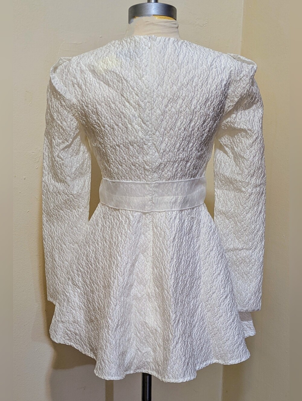 Sister Jane Textured White V-Neck Tunic with Bow Waist Size  XS - Picture 10 of 11